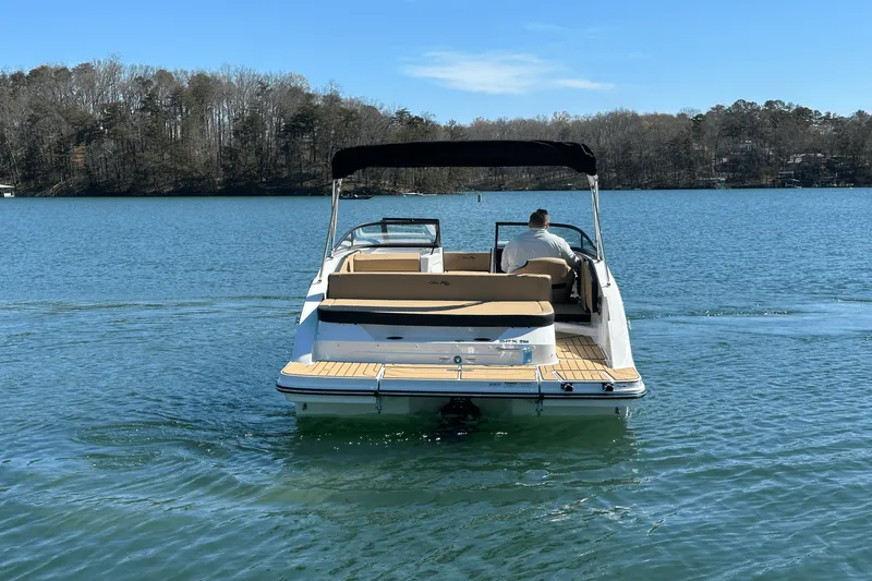 Slide: The Image of Sea Ray SPX 210 2025 - 11