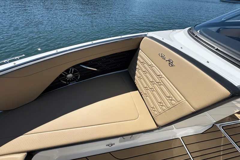 Slide: The Image of Sea Ray SPX 210 2025 - 15