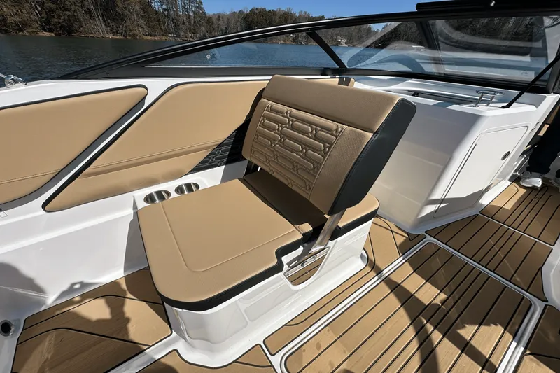 Slide: The Image of Sea Ray SPX 210 2025 - 18