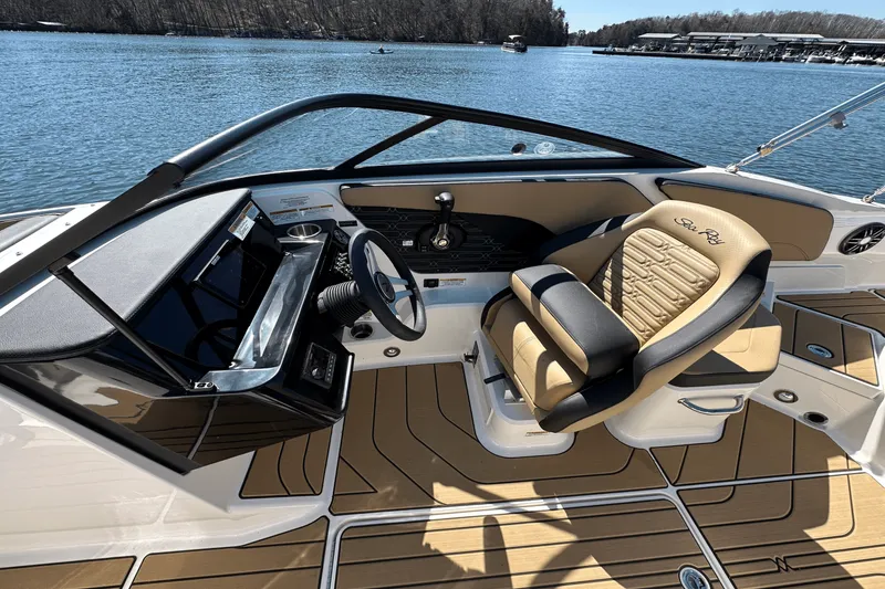 Slide: The Image of Sea Ray SPX 210 2025 - 20