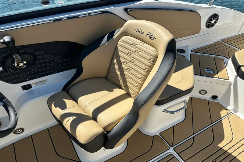 Slide: The Image of Sea Ray SPX 210 2025 - 21