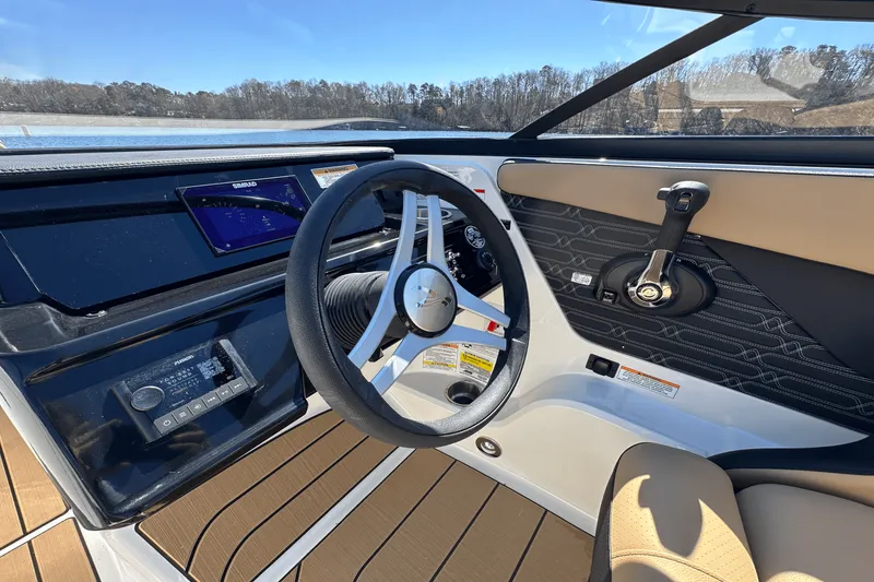 Slide: The Image of Sea Ray SPX 210 2025 - 22