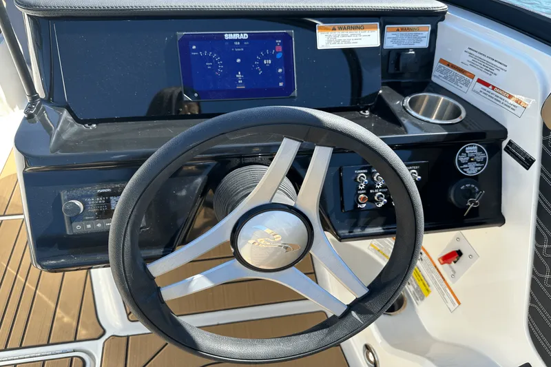 Slide: The Image of Sea Ray SPX 210 2025 - 23