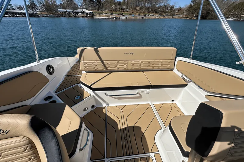 Slide: The Image of Sea Ray SPX 210 2025 - 24