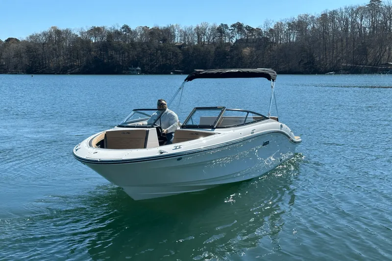 Slide: The Image of Sea Ray SPX 210 2025 - 3