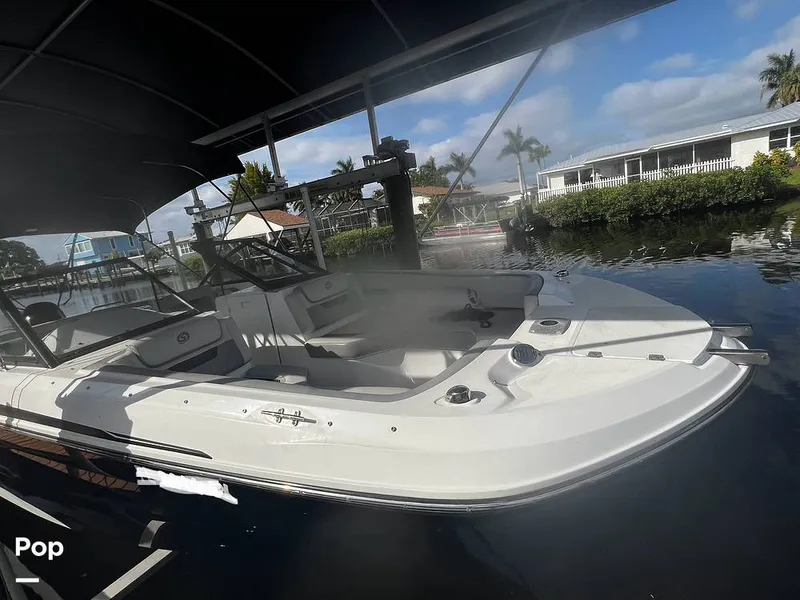 Slide: The Image of Hurricane 235 SD 2021 - 13790270