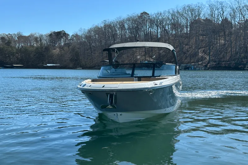 Slide: The Image of Sea Ray SDX 270 2025 - 12