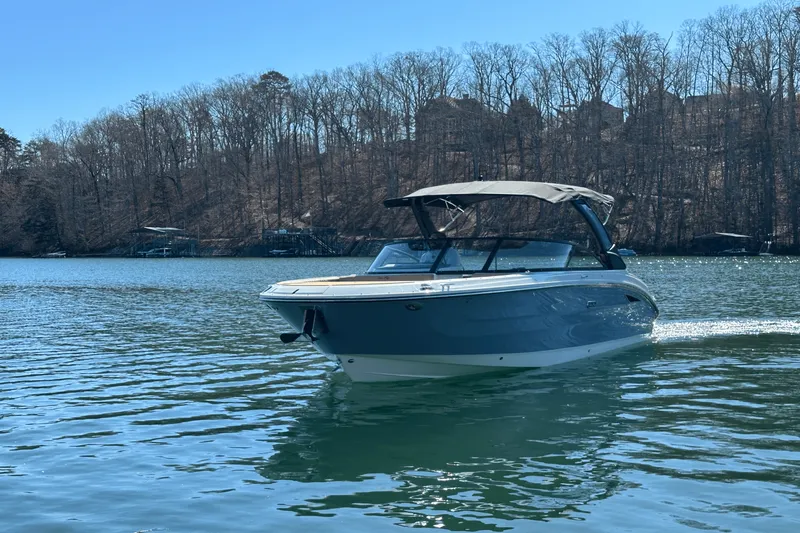 Slide: The Image of Sea Ray SDX 270 2025 - 15