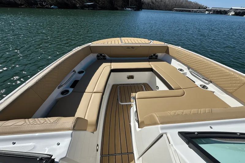 Slide: The Image of Sea Ray SDX 270 2025 - 16