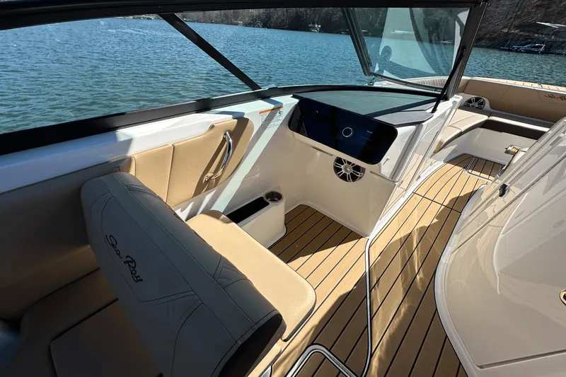 Slide: The Image of Sea Ray SDX 270 2025 - 24