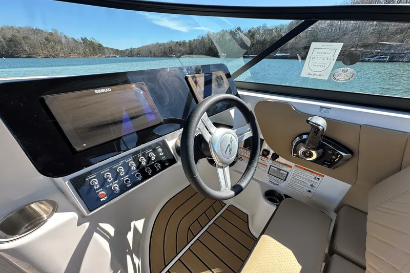 Slide: The Image of Sea Ray SDX 270 2025 - 30