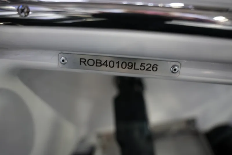 Slide: The Image of Robalo R277 2026 - 2