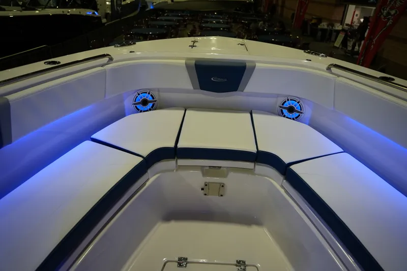 Slide: The Image of Robalo R300 2026 - 27