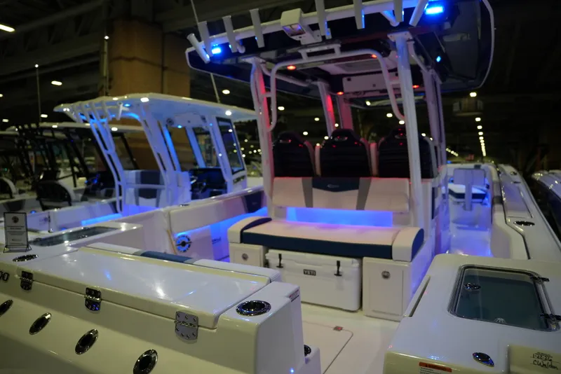 Slide: The Image of Robalo R300 2026 - 6