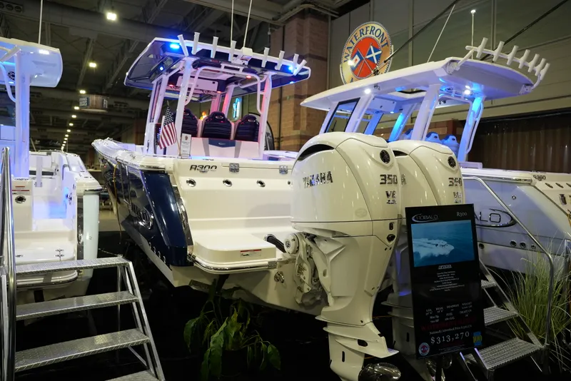 Slide: The Image of Robalo R300 2026 - 4