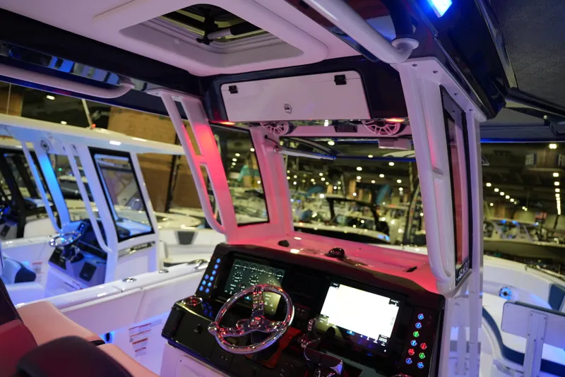 Slide: The Image of Robalo R300 2026 - 14