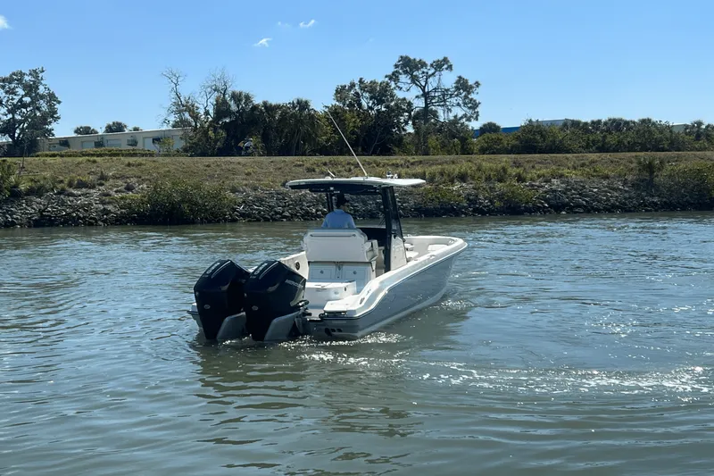 Slide: The Image of Boston Whaler 280 Dauntless 2025 - 11