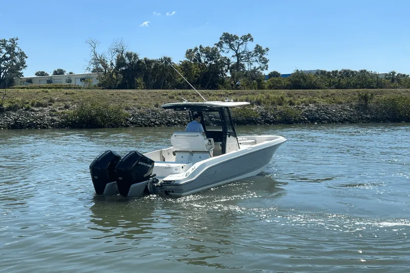 Slide: The Image of Boston Whaler 280 Dauntless 2025 - 13
