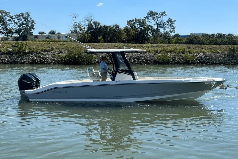 Slide: The Image of Boston Whaler 280 Dauntless 2025 - 16