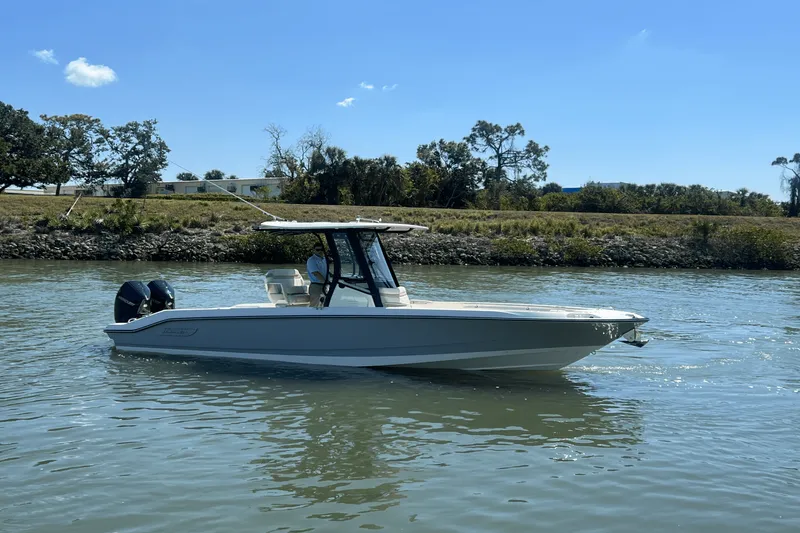 Slide: The Image of Boston Whaler 280 Dauntless 2025 - 18
