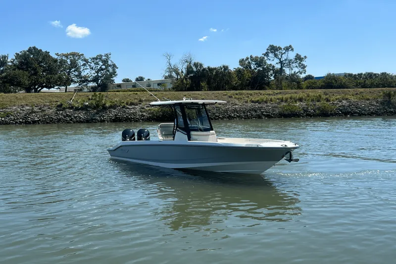 Slide: The Image of Boston Whaler 280 Dauntless 2025 - 20