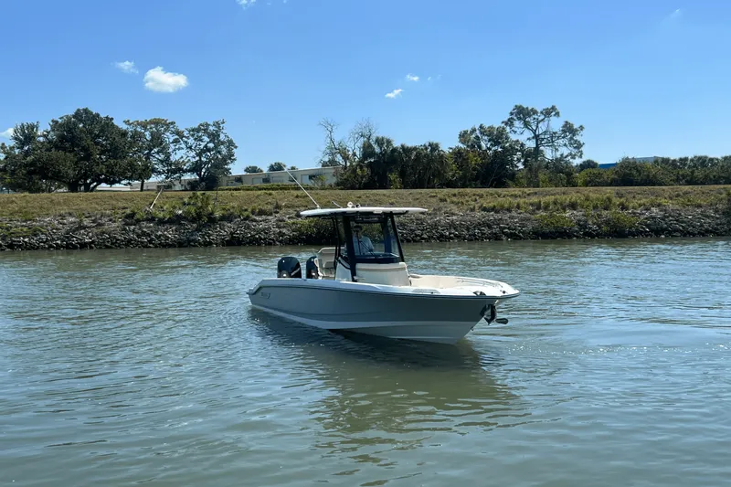Slide: The Image of Boston Whaler 280 Dauntless 2025 - 21