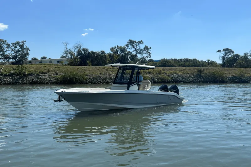 Slide: The Image of Boston Whaler 280 Dauntless 2025 - 22