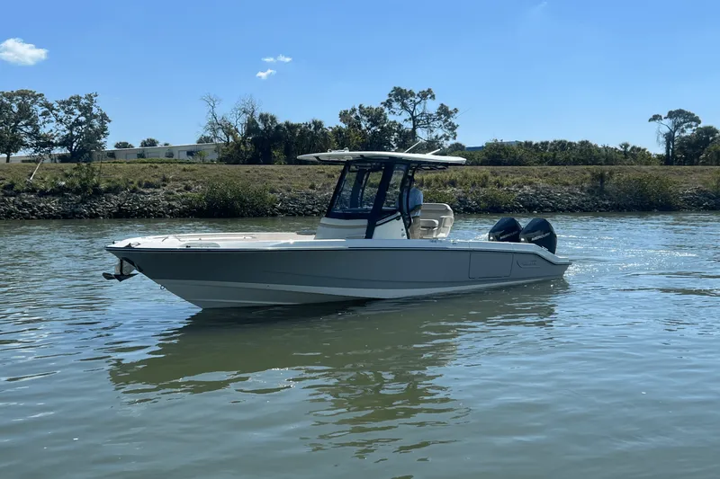 Slide: The Image of Boston Whaler 280 Dauntless 2025 - 23