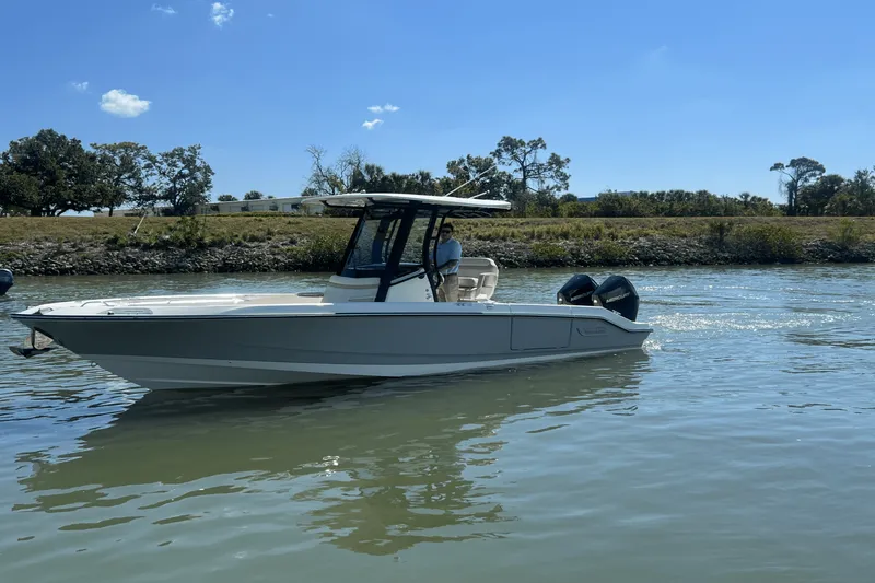 Slide: The Image of Boston Whaler 280 Dauntless 2025 - 25