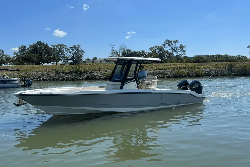 Slide: The Image of Boston Whaler 280 Dauntless 2025 - 26