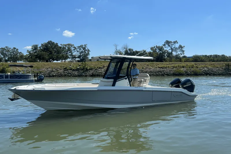 Slide: The Image of Boston Whaler 280 Dauntless 2025 - 27