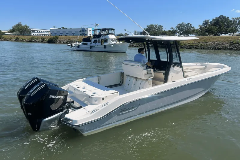 Slide: The Image of Boston Whaler 280 Dauntless 2025 - 29