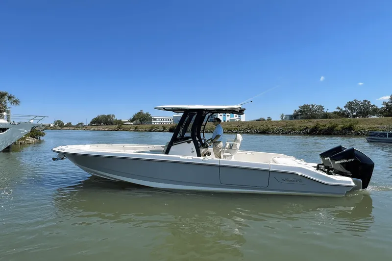 Slide: The Image of Boston Whaler 280 Dauntless 2025 - 3