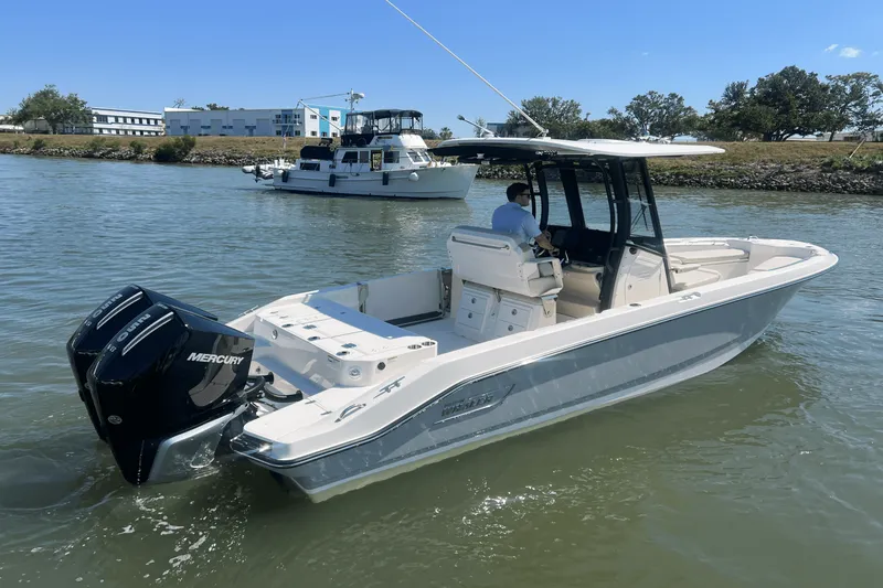 Slide: The Image of Boston Whaler 280 Dauntless 2025 - 30