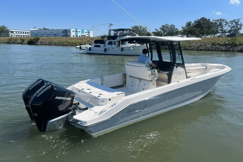 Slide: The Image of Boston Whaler 280 Dauntless 2025 - 31