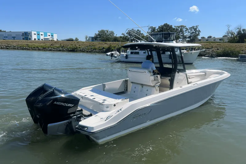 Slide: The Image of Boston Whaler 280 Dauntless 2025 - 33