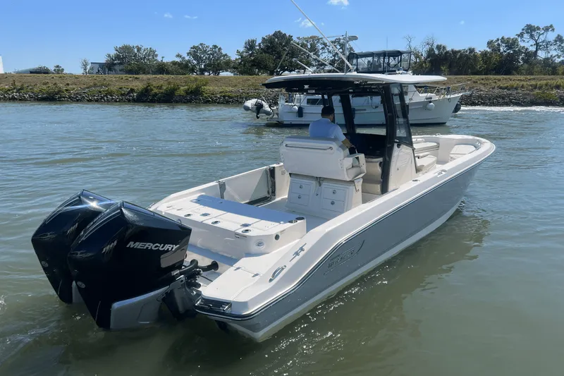 Slide: The Image of Boston Whaler 280 Dauntless 2025 - 34