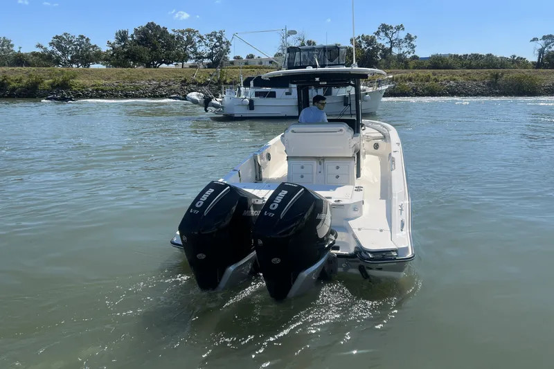 Slide: The Image of Boston Whaler 280 Dauntless 2025 - 36