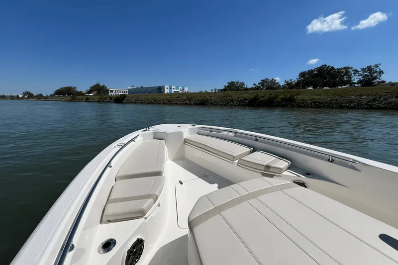 Slide: The Image of Boston Whaler 280 Dauntless 2025 - 37