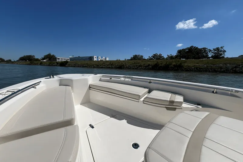 Slide: The Image of Boston Whaler 280 Dauntless 2025 - 38