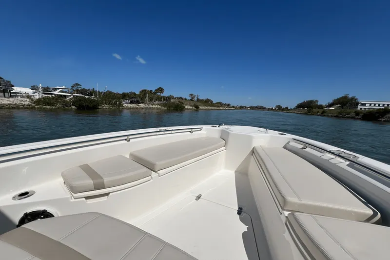 Slide: The Image of Boston Whaler 280 Dauntless 2025 - 39