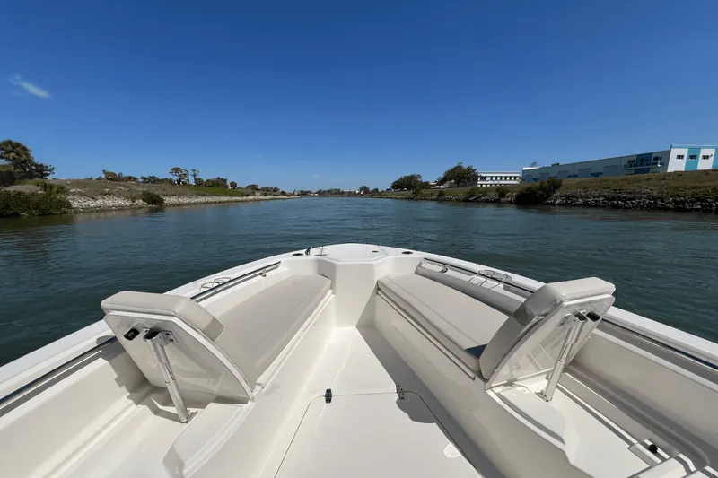 Slide: The Image of Boston Whaler 280 Dauntless 2025 - 40
