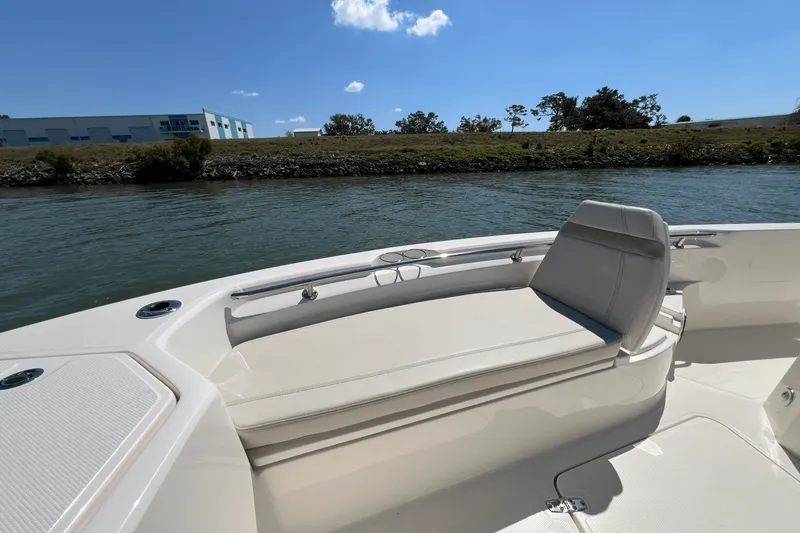 Slide: The Image of Boston Whaler 280 Dauntless 2025 - 42