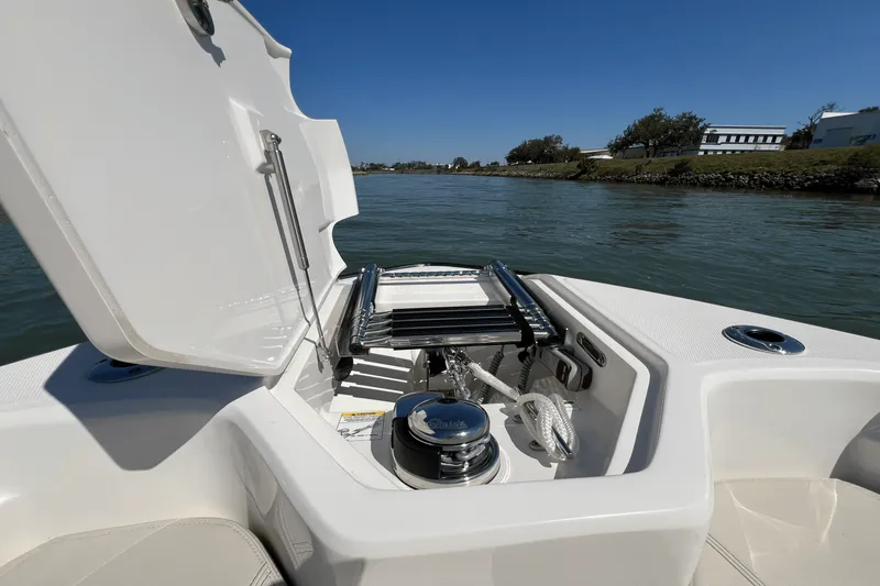 Slide: The Image of Boston Whaler 280 Dauntless 2025 - 43
