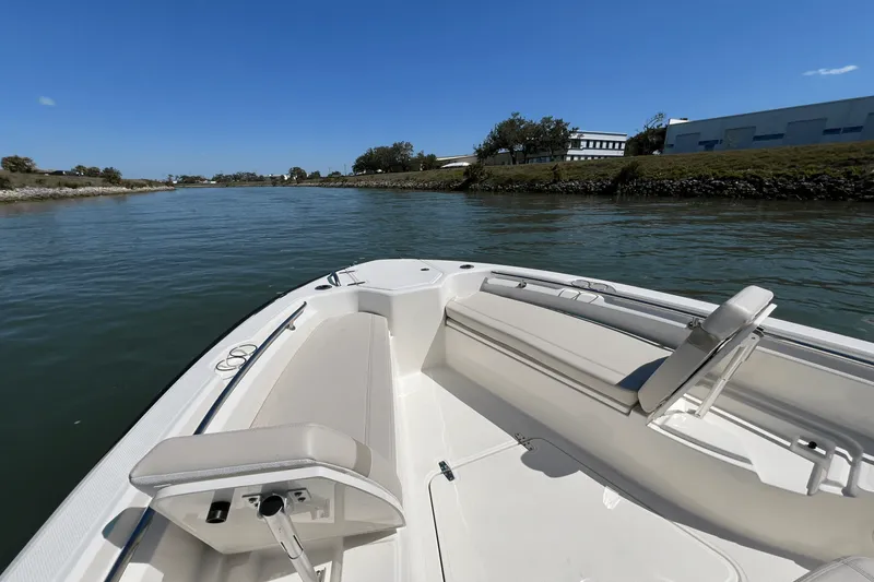 Slide: The Image of Boston Whaler 280 Dauntless 2025 - 45