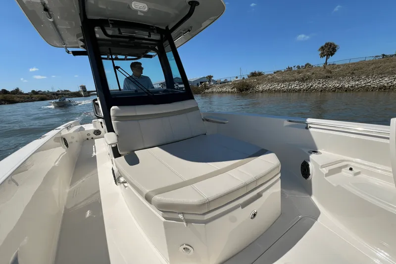 Slide: The Image of Boston Whaler 280 Dauntless 2025 - 46