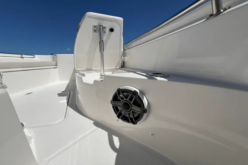 Slide: The Image of Boston Whaler 280 Dauntless 2025 - 48