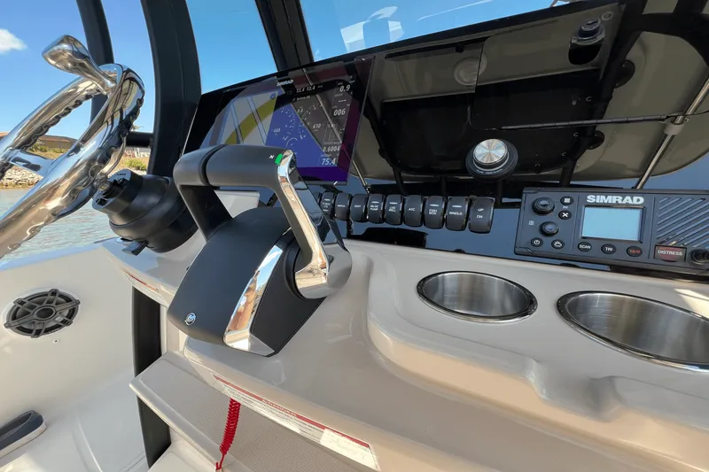 Slide: The Image of Boston Whaler 280 Dauntless 2025 - 52