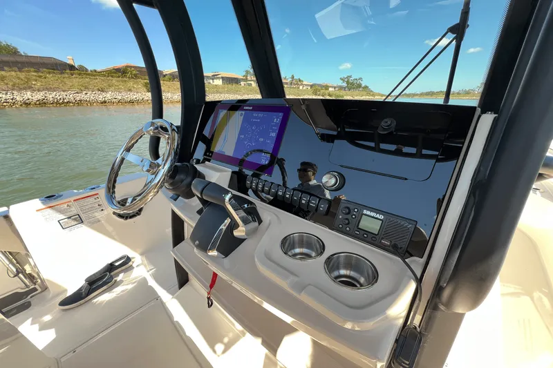 Slide: The Image of Boston Whaler 280 Dauntless 2025 - 53