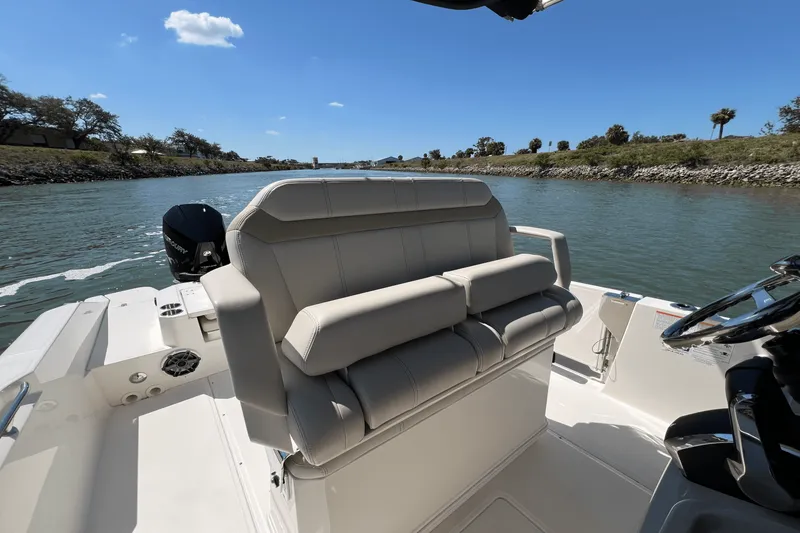 Slide: The Image of Boston Whaler 280 Dauntless 2025 - 57